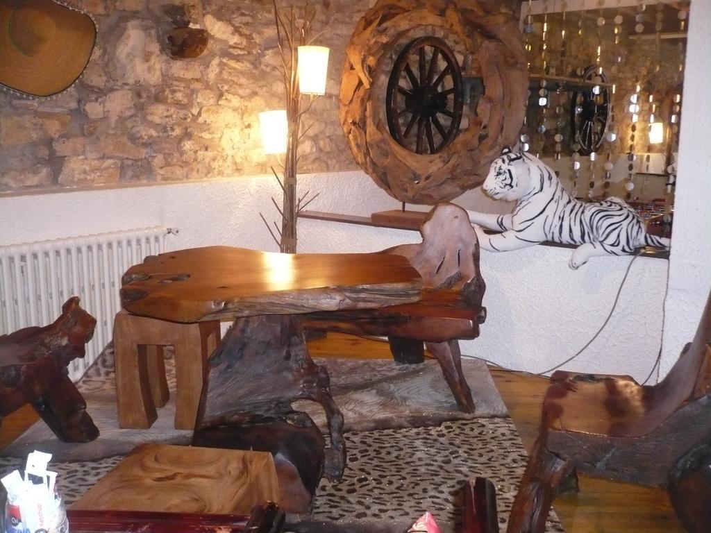 Hotel Bon Accueil Ойонна Экстерьер фото