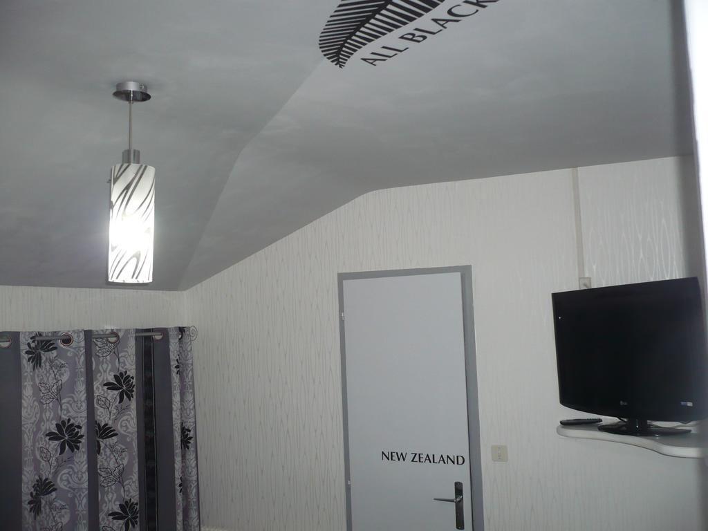 Hotel Bon Accueil Ойонна Номер фото