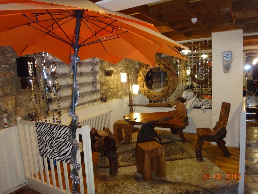 Hotel Bon Accueil Ойонна Экстерьер фото