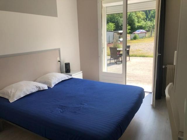 Hotel Bon Accueil Ойонна Экстерьер фото