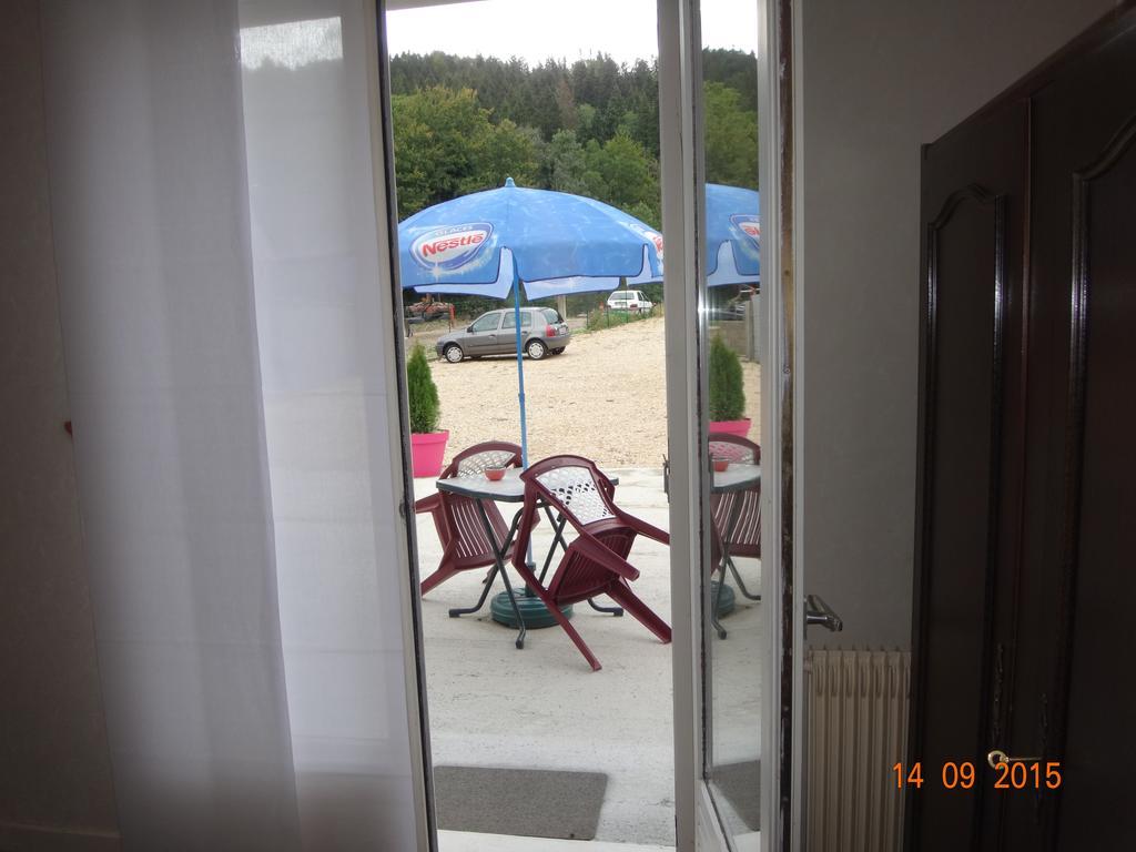Hotel Bon Accueil Ойонна Экстерьер фото