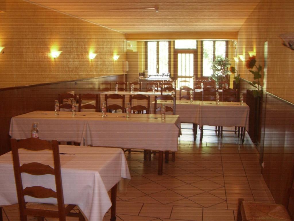 Hotel Bon Accueil Ойонна Экстерьер фото
