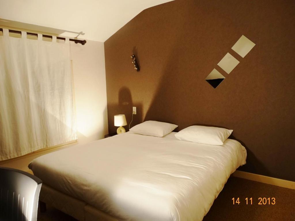 Hotel Bon Accueil Ойонна Экстерьер фото